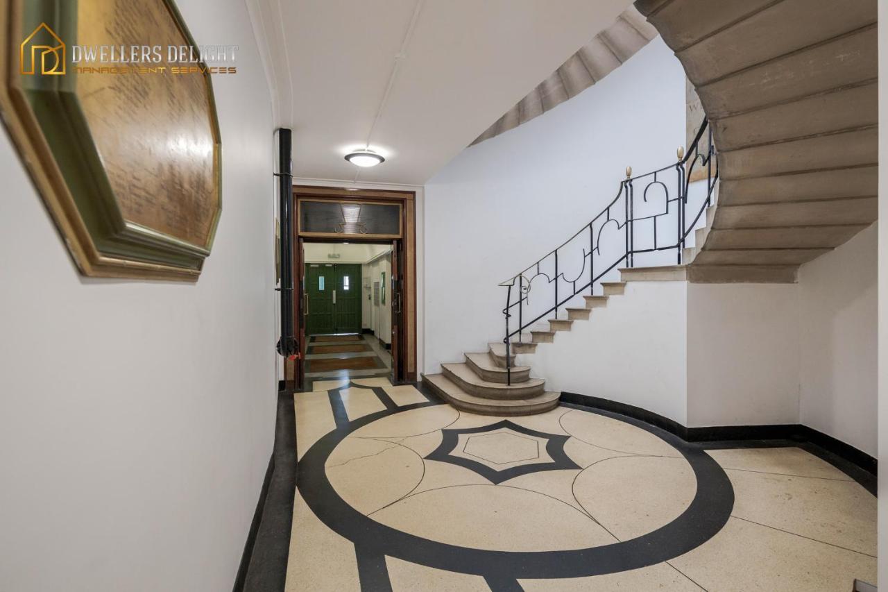 Entire 2 Bed Flat Plaistow,Canning Town Prime Location In Лондон Екстериор снимка