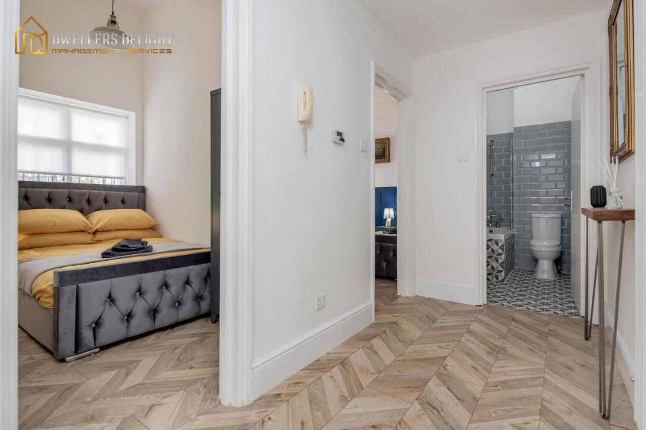 Entire 2 Bed Flat Plaistow,Canning Town Prime Location In Лондон Екстериор снимка