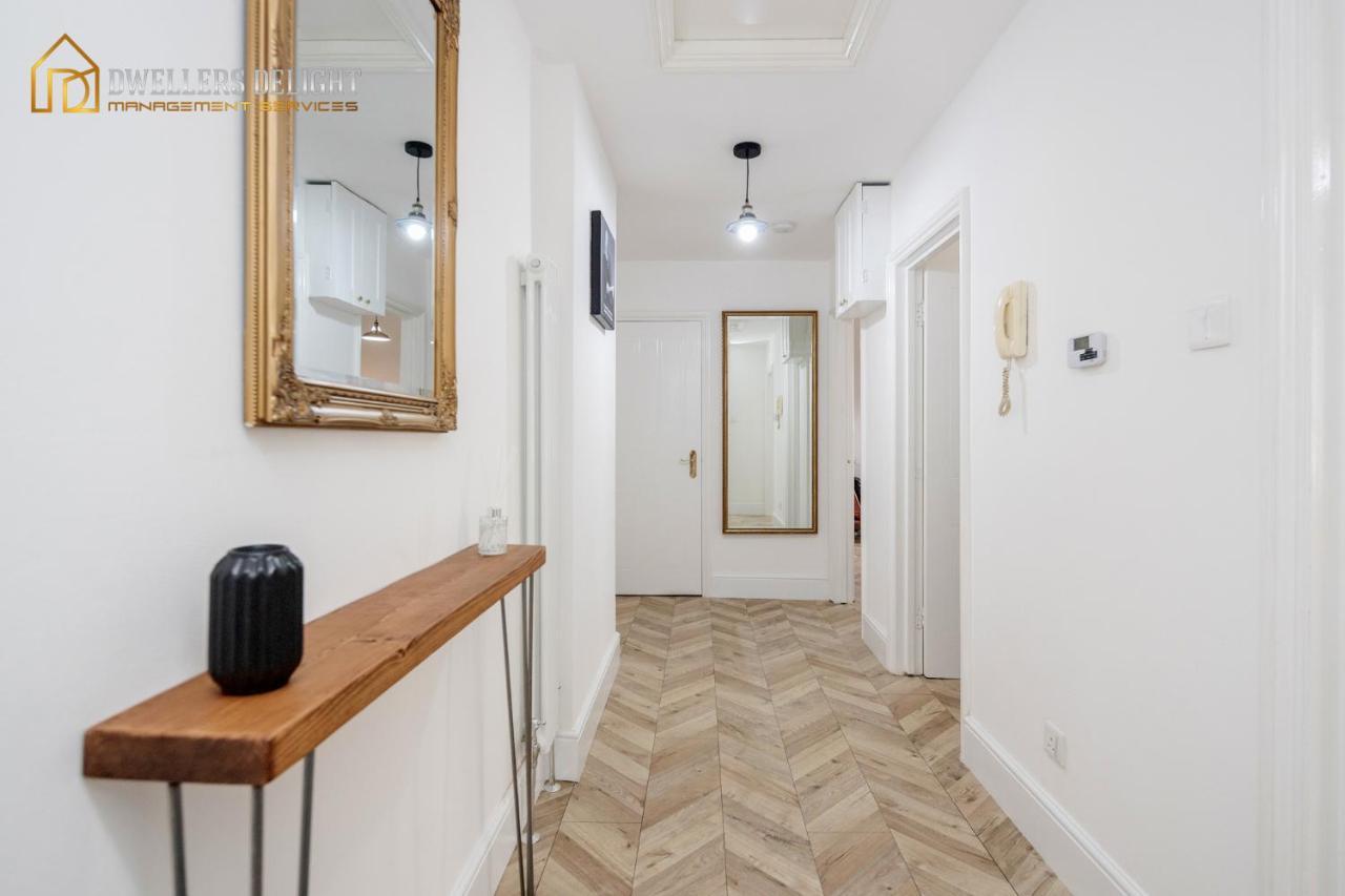 Entire 2 Bed Flat Plaistow,Canning Town Prime Location In Лондон Екстериор снимка